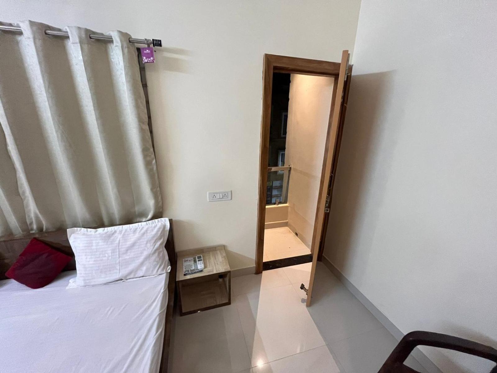 Hotel Shivashray Luxury Stays & Inn Ujjain Zimmer foto