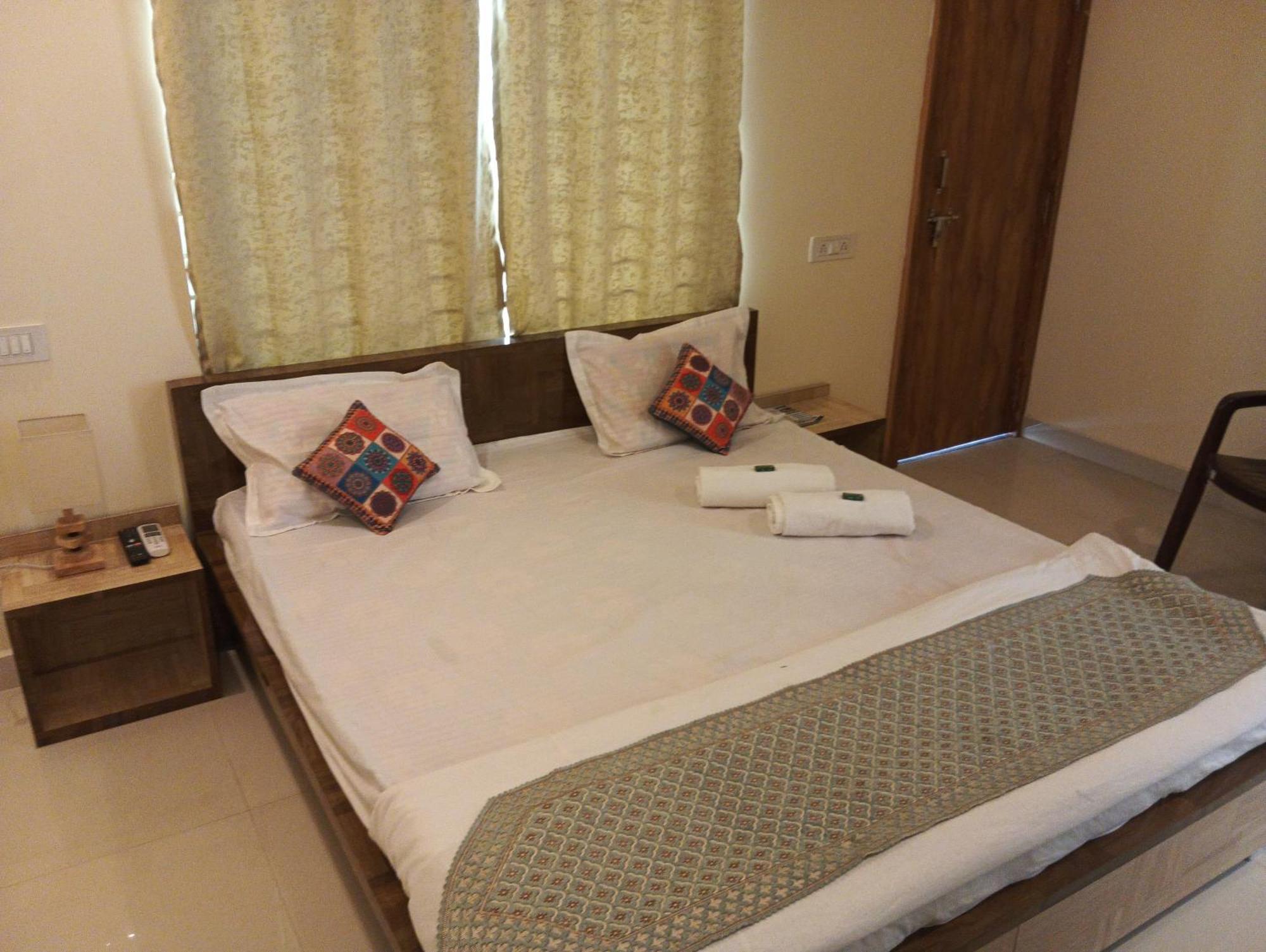 Hotel Shivashray Luxury Stays & Inn Ujjain Zimmer foto
